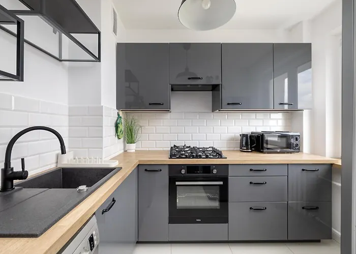 Business On Sluzew By Ecru Wwa90 وارسو